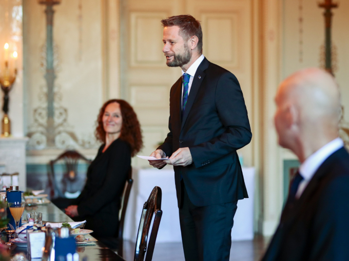 Helse- og omsorgsminister Bent Høie var blant gjestene ved dagens lunsj og talte etter Kronprinsregenten. Foto: Jil Yngland / NTB